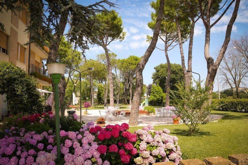 Hotel Ausonia Monte Porzio Exterior photo