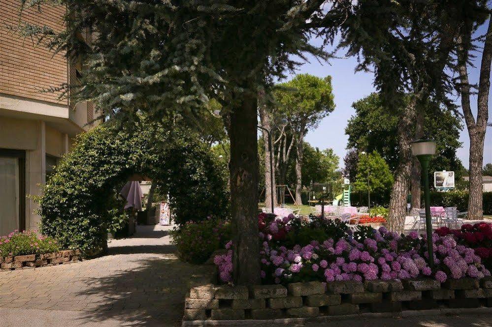 Hotel Ausonia Monte Porzio Exterior photo